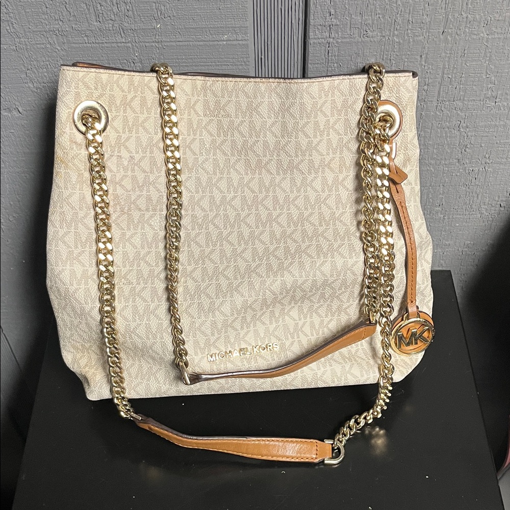 Michael Kors Cream and Tan Shoulder Bag - Picture 13 of 15